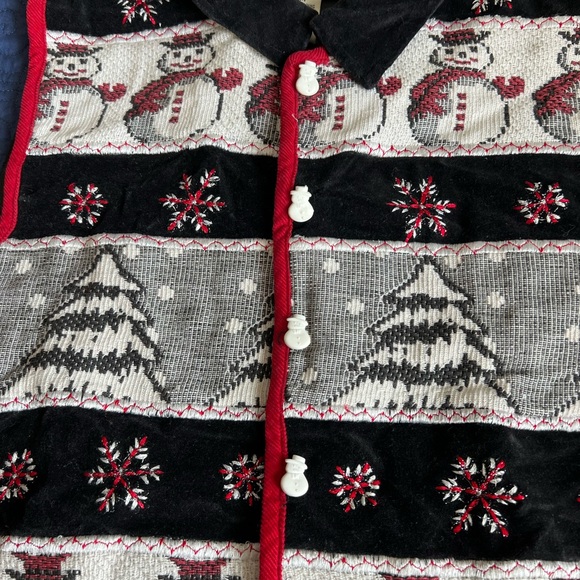 Size medium Tantrums snowman vest.  Snowman buttons. - Picture 3 of 4